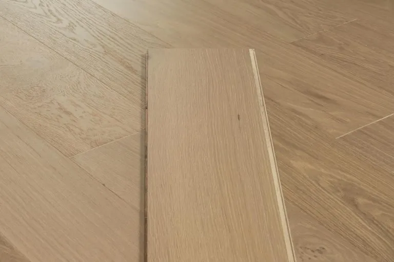 Royal 14/2mm Oak flooring plank in Autumn color, showcasing natural wood grain texture and precision design, suitable for high-quality interior spaces.