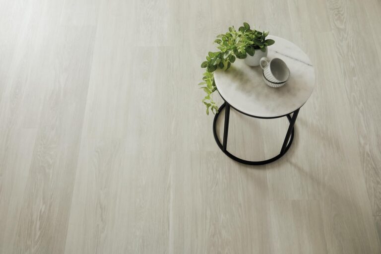 LooseLay Longboard flooring in Alpine Oak, swatch