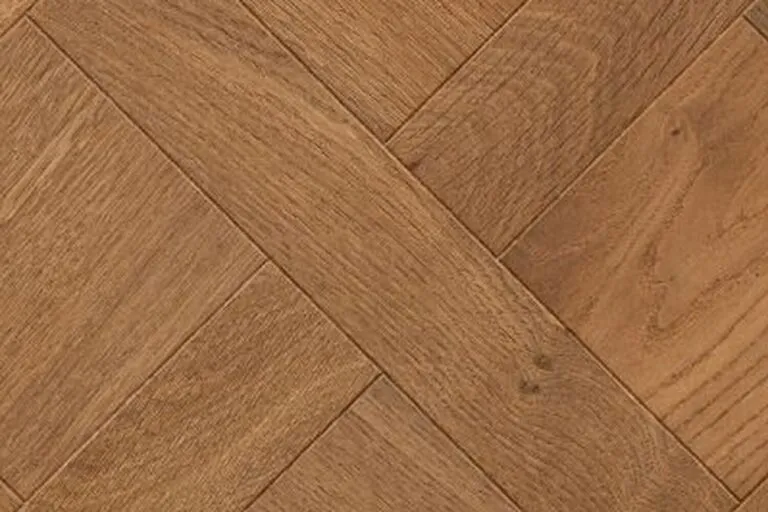Royal Floors Bespoke Versailles oak flooring in Russet Smoke, panel detail